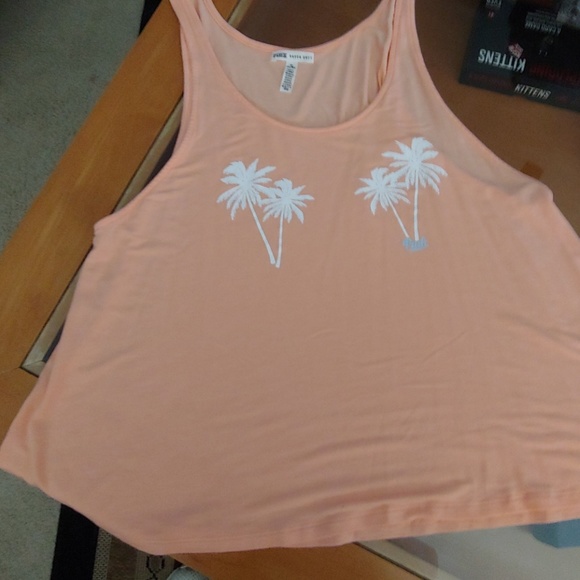 Tank top - Picture 1 of 3